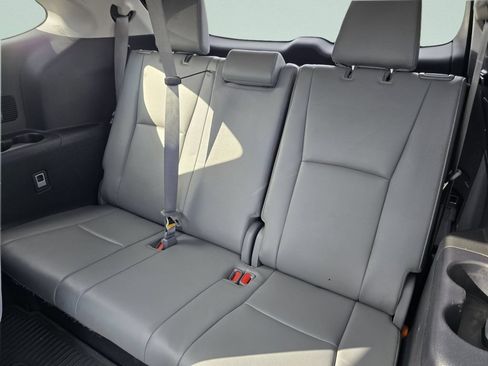 Used 2021 Toyota Highlander Platinum AWD/4WD image 31