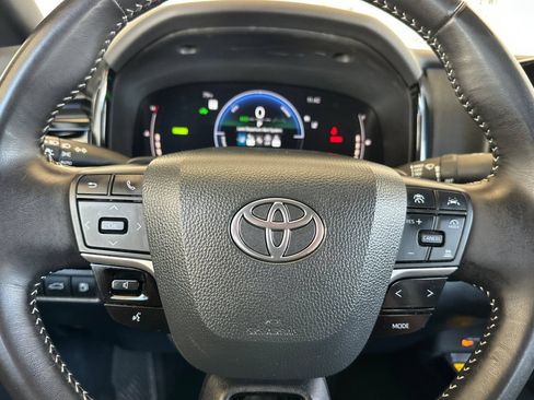 Used 2025 Toyota Camry SE FWD image 24