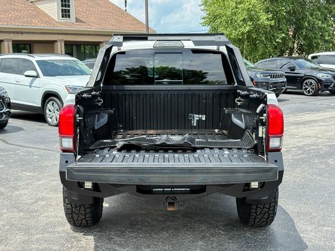 Used 2018 Toyota Tacoma TRD Off-Road AWD/4WD image 37