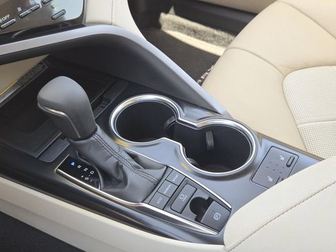 Used 2019 Toyota Camry XLE w/ Driver Assist Package FWD image 21