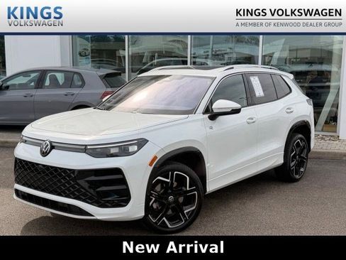 Certified 2026 Volkswagen Tiguan SEL R-Line AWD/4WD image 1