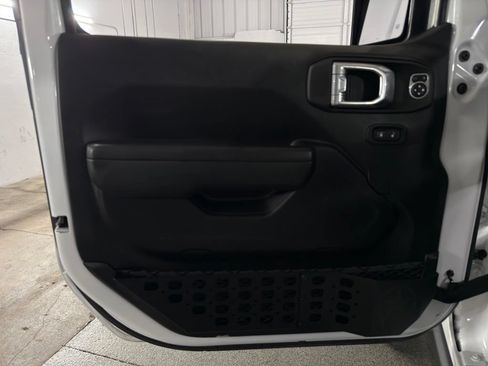 Used 2022 Jeep Gladiator Sport AWD/4WD image 17