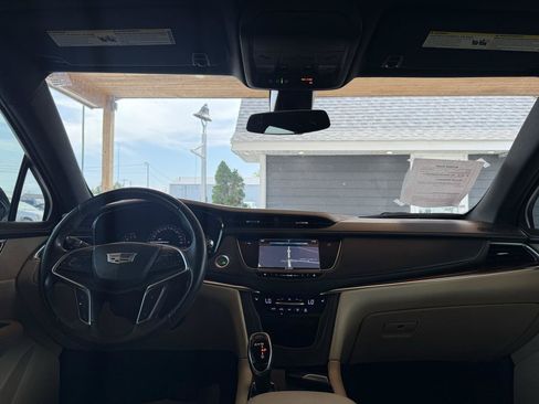 Used 2017 Cadillac XT5 Luxury w/ Driver Awareness Package FWD image 27