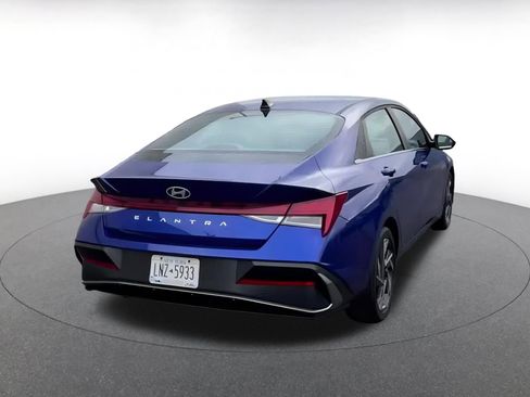 Used 2025 Hyundai Elantra SEL image 14