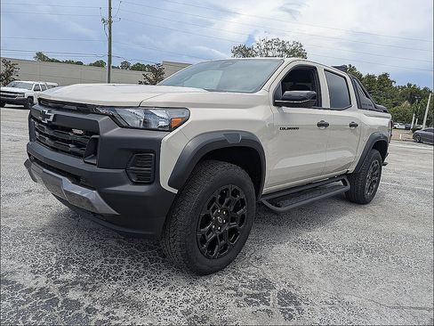 New 2026 Chevrolet Colorado Trail Boss w/ Midnight Edition AWD/4WD image 8
