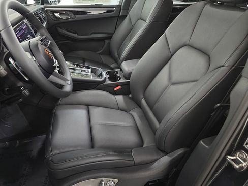 New 2026 Porsche Macan image 5