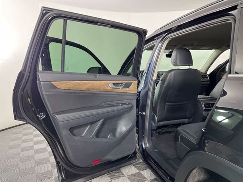 Used 2024 Volkswagen Atlas SE w/ Black Wheel Package image 42