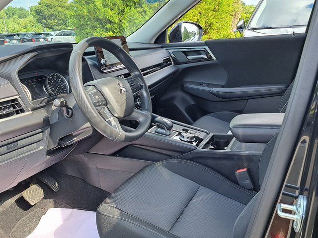 Used 2024 Mitsubishi Outlander ES AWD/4WD image 21