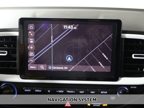 Used 2022 Hyundai Venue Limited FWD image 3