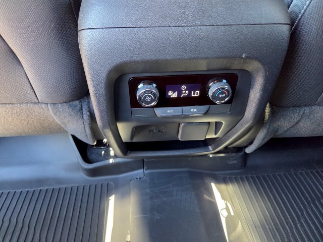 Used 2026 Chevrolet Traverse LT w/ Driver Confidence Package FWD image 16