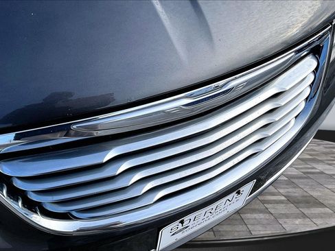 Used 2015 Chrysler Town & Country Touring-L w/ Driver Convenience Group image 24