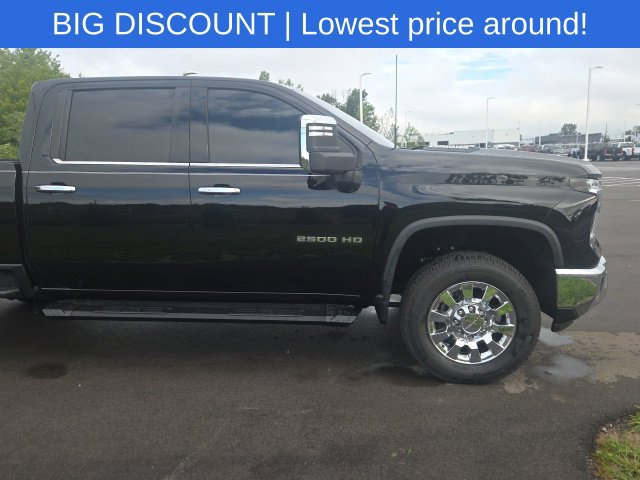 Used 2025 Chevrolet Silverado 2500 LTZ AWD/4WD image 5