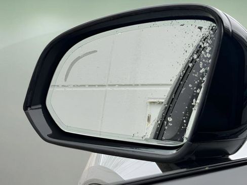 Used 2024 Volvo XC40 B5 Plus AWD/4WD image 23
