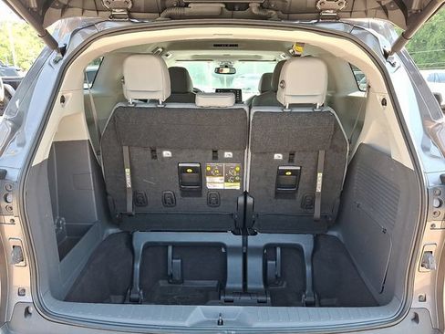 Used 2023 Toyota Sienna XLE AWD/4WD image 28