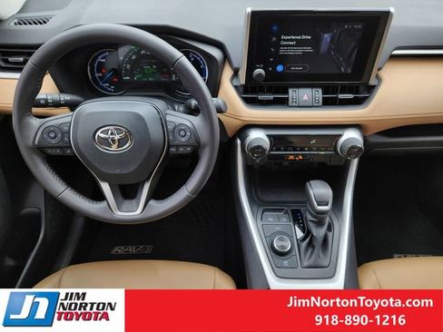 Used 2025 Toyota RAV4 XLE Premium AWD/4WD image 28