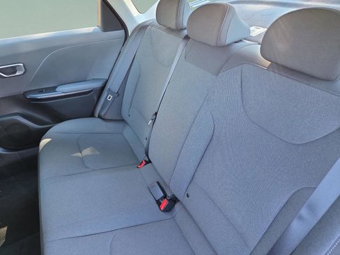 New 2025 Kia K4 LXS image 26