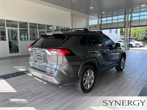 Used 2019 Toyota RAV4 Limited FWD image 5