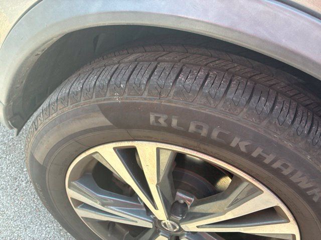 Used 2017 Nissan Rogue SL w/ SL Premium Package FWD image 12