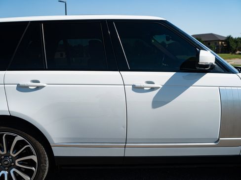 Used 2020 Land Rover Range Rover HSE image 14