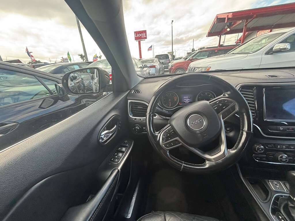 Used 2020 Jeep Cherokee Limited FWD image 2