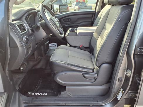 Used 2017 Nissan Titan S image 14