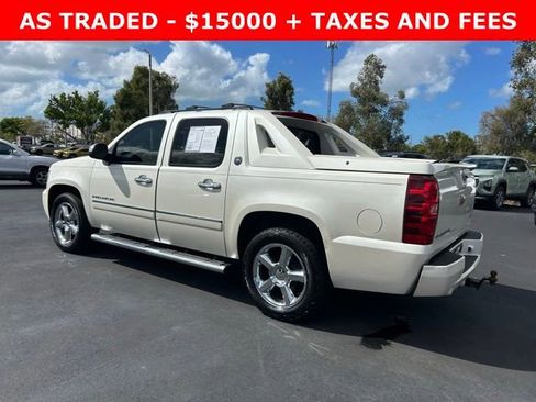 Used 2013 Chevrolet Avalanche LTZ image 4