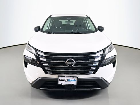 Used 2024 Nissan Rogue S image 2