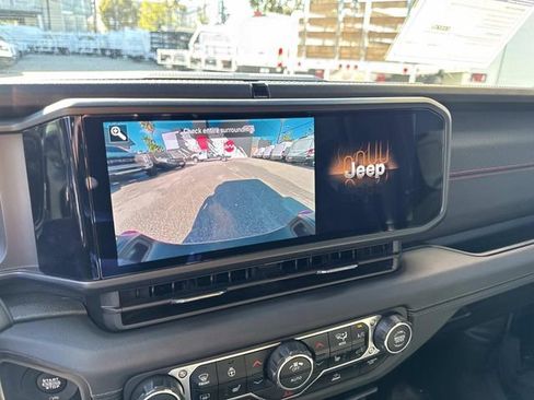 Used 2024 Jeep Gladiator Rubicon w/ Convenience Group image 27