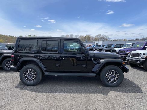 New 2026 Jeep Wrangler Unlimited Sahara AWD/4WD image 2