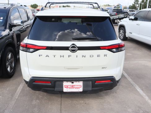 Used 2022 Nissan Pathfinder SV image 10