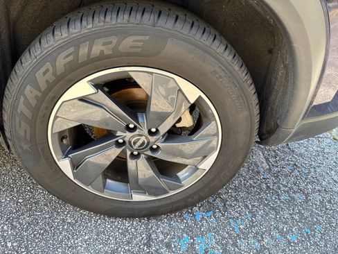 Used 2024 Nissan Rogue SV FWD image 20
