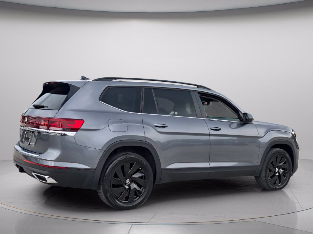 Certified 2024 Volkswagen Atlas SE w/ Black Wheel Package FWD image 6