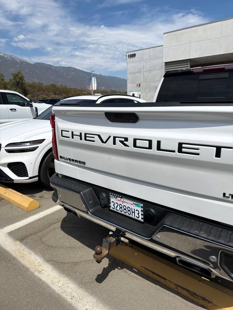 Used 2021 Chevrolet Silverado 1500 LTZ w/ Z71 Off-Road Package AWD/4WD image 9