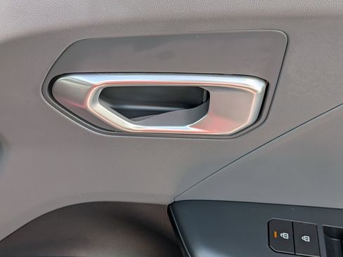 Used 2025 Kia K4 LXS image 32