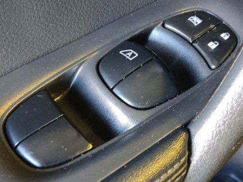 Used 2020 Nissan Rogue SV FWD image 27