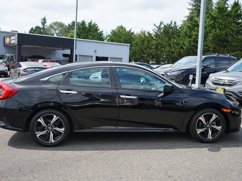 Used 2017 Honda Civic Touring image 6