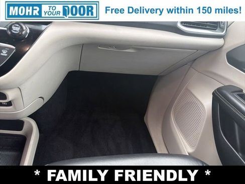 Used 2022 Chrysler Pacifica Touring-L FWD image 25