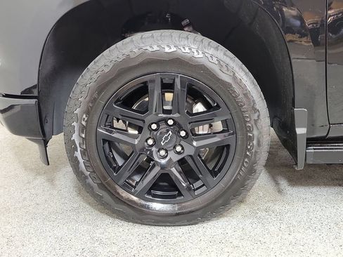 Used 2025 Chevrolet Silverado 1500 High Country w/ Midnight Edition AWD/4WD image 9