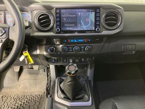 Used 2021 Toyota Tacoma TRD Off-Road w/ TRD Premium Off Road Package image 27