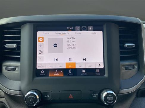 Used 2024 RAM 2500 Tradesman w/ Chrome Appearance Group image 17