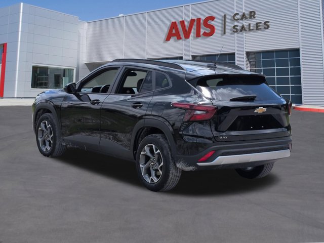 Used 2025 Chevrolet Trax LT w/ LT Convenience Package FWD image 9