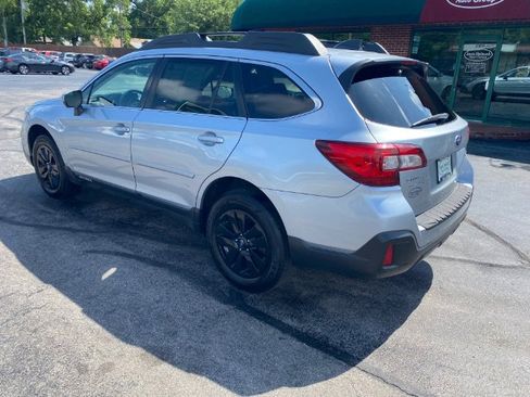 Used 2019 Subaru Outback 2.5i Premium image 6