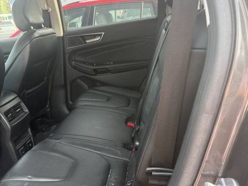 Used 2018 Ford Edge Titanium w/ Technology Package AWD/4WD image 11