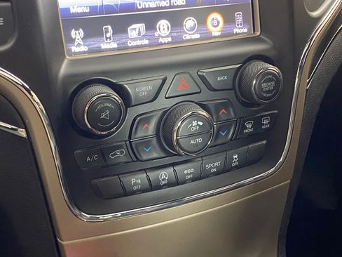 Used 2017 Jeep Grand Cherokee Limited image 27