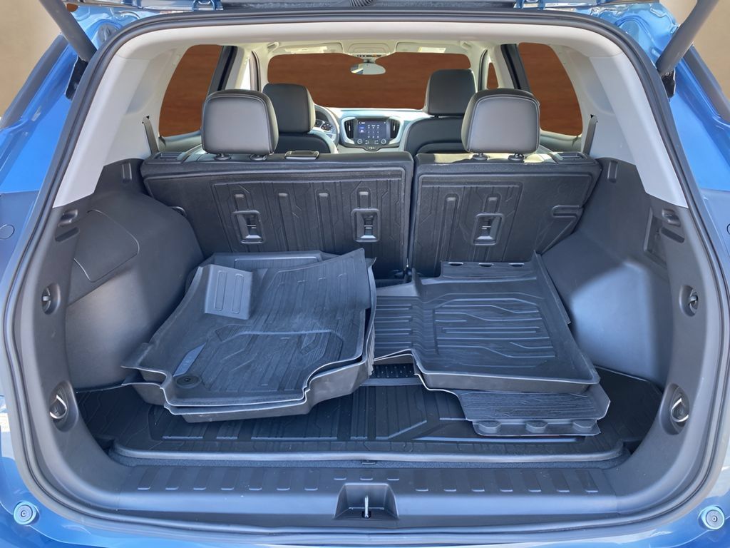 Used 2024 GMC Terrain SLT w/ Tech Package AWD/4WD image 11