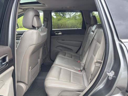 Used 2011 Jeep Grand Cherokee Laredo AWD/4WD image 34
