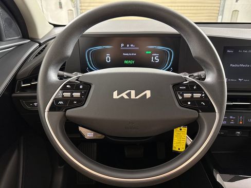 Used 2023 Kia Niro LX image 14