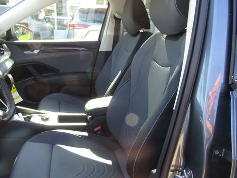 New 2025 Volkswagen Tiguan SE AWD/4WD image 20