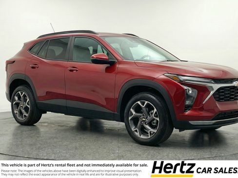 Used 2025 Chevrolet Trax LT image 1