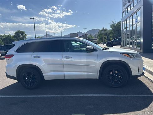Used 2019 Toyota Highlander Limited Platinum AWD/4WD image 4